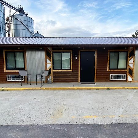 Hansen Inn & Cabins Уол Екстериор снимка