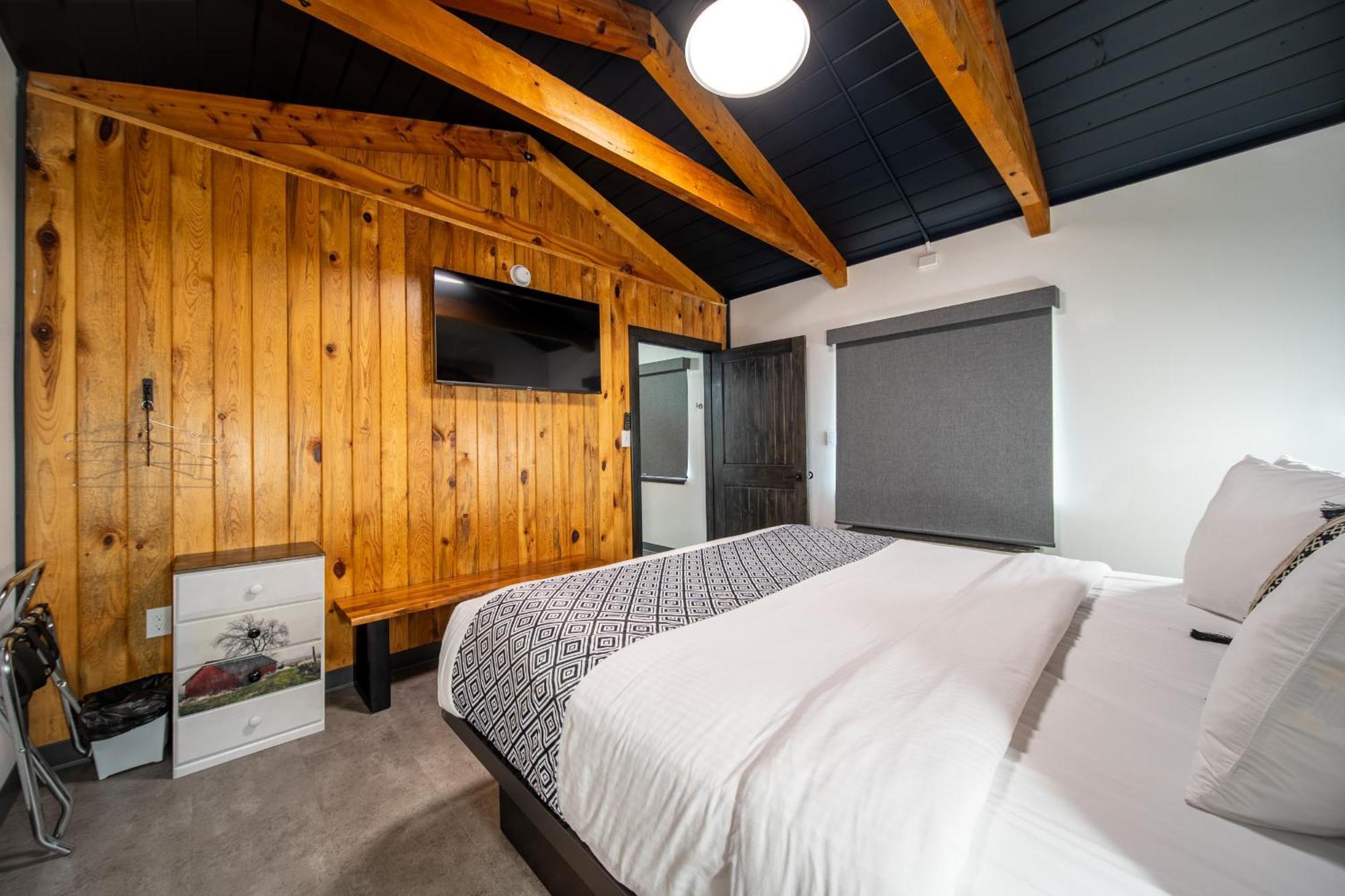 Hansen Inn & Cabins Уол Екстериор снимка