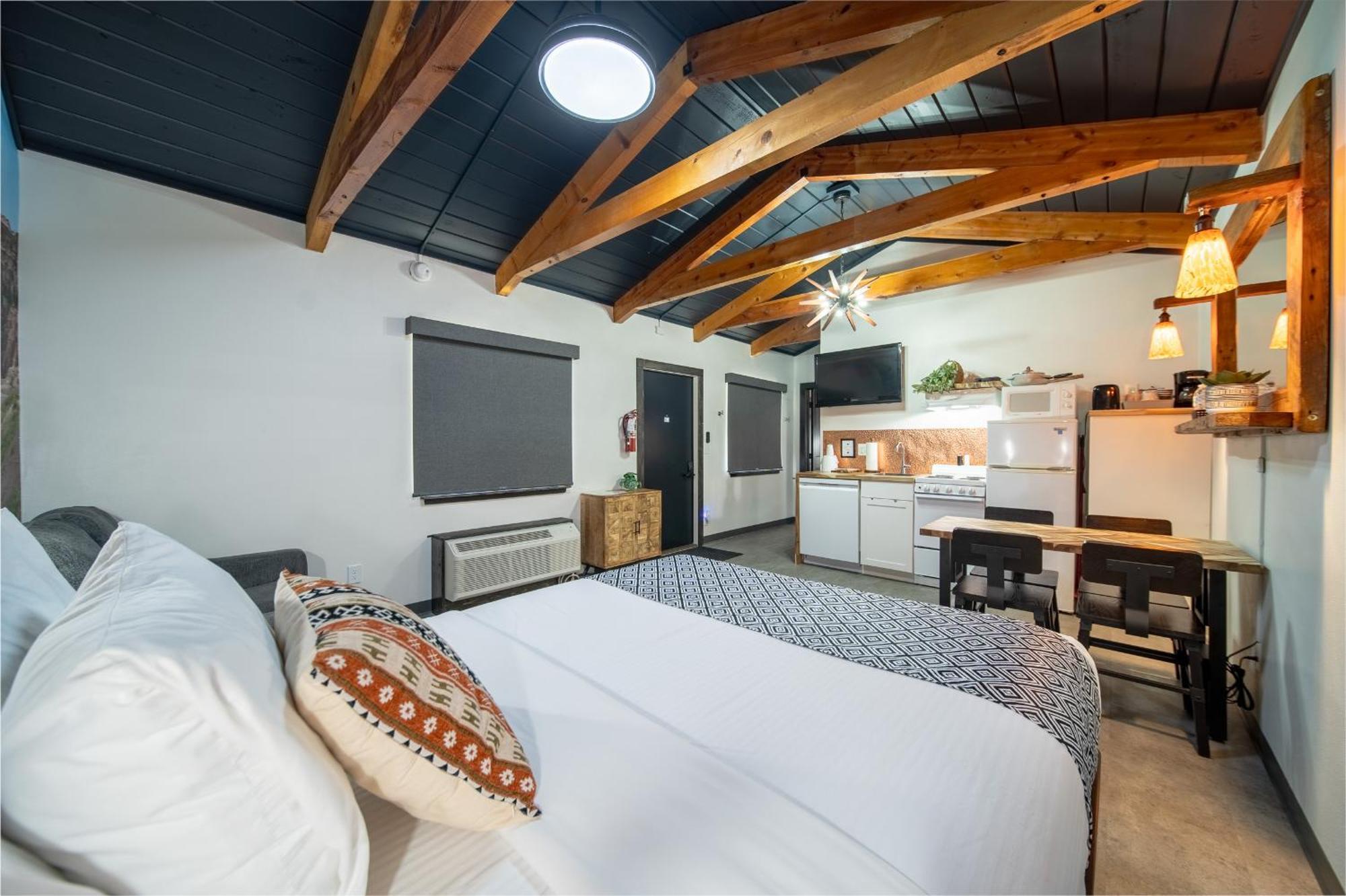 Hansen Inn & Cabins Уол Екстериор снимка