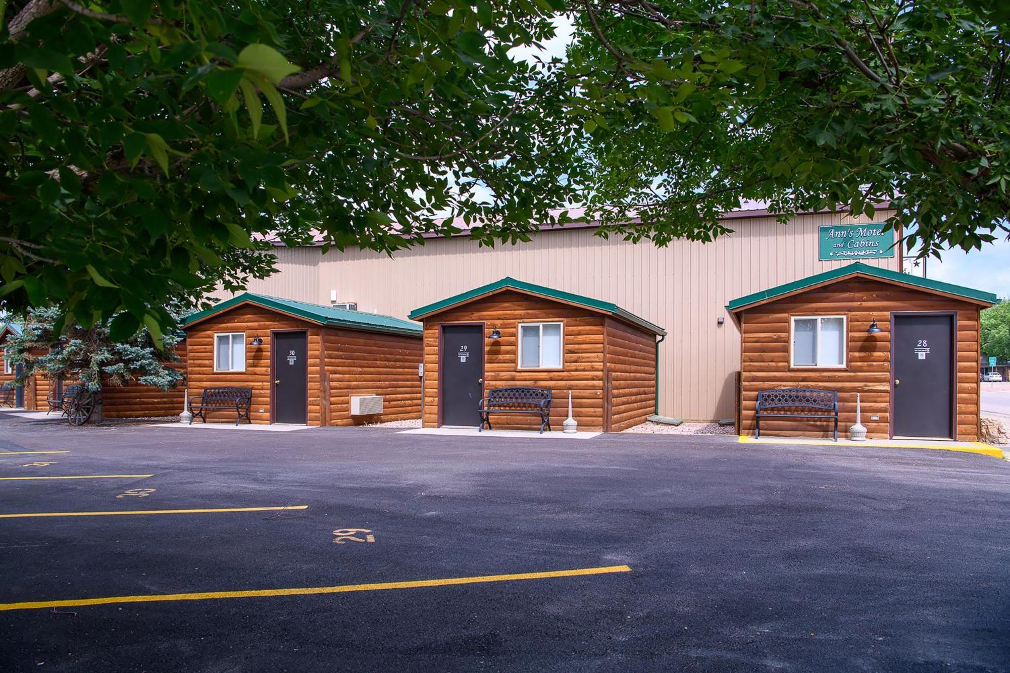 Hansen Inn & Cabins Уол Екстериор снимка