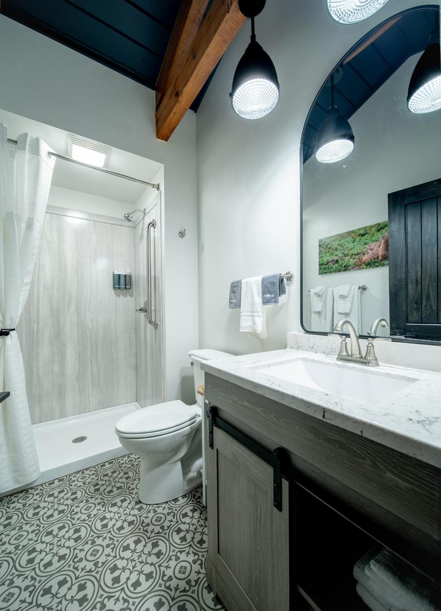 Hansen Inn & Cabins Уол Екстериор снимка