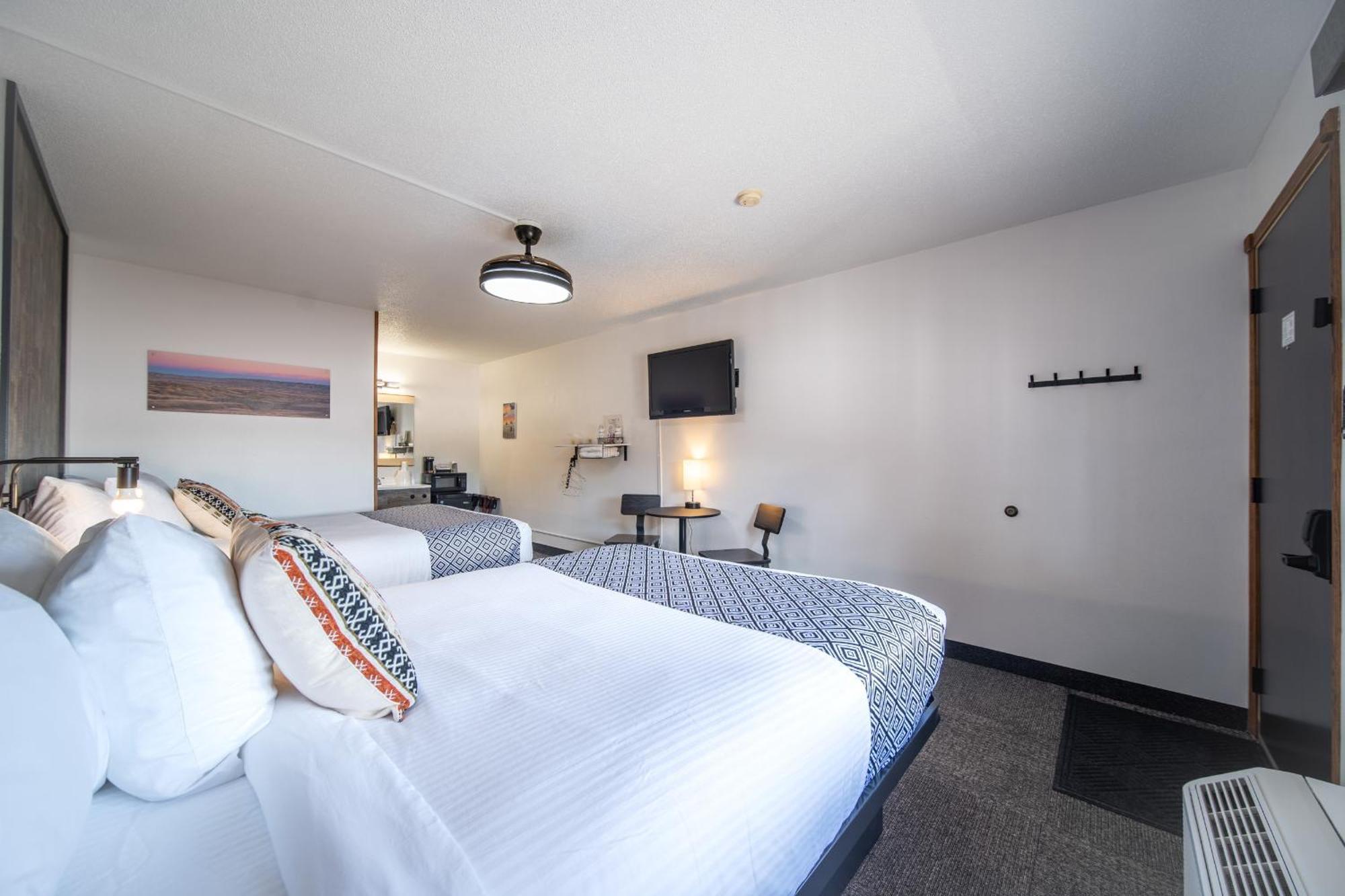Hansen Inn & Cabins Уол Екстериор снимка